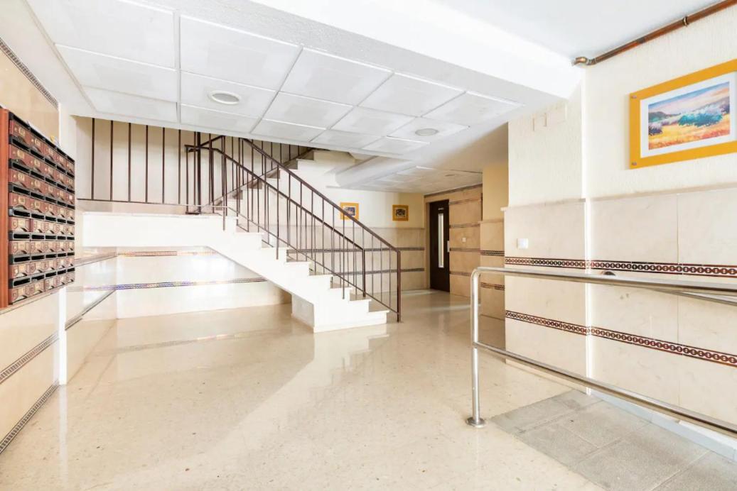 Apartamento Amplio Con 4 Habitaciones Y 2 Banos - Great Apartment With 4 Rooms - 2 Baths Sevilha Exterior foto