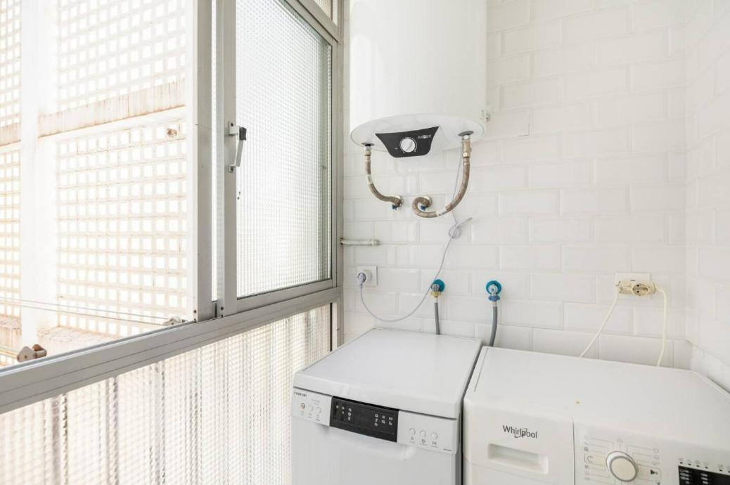 Apartamento Amplio Con 4 Habitaciones Y 2 Banos - Great Apartment With 4 Rooms - 2 Baths Sevilha Exterior foto