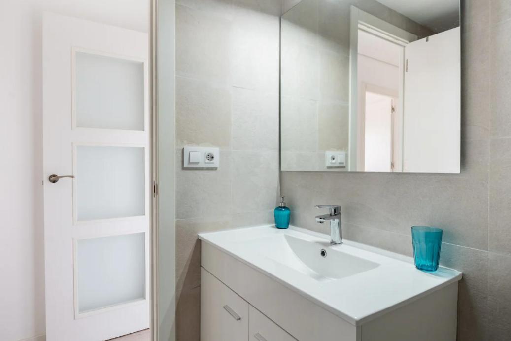 Apartamento Amplio Con 4 Habitaciones Y 2 Banos - Great Apartment With 4 Rooms - 2 Baths Sevilha Exterior foto