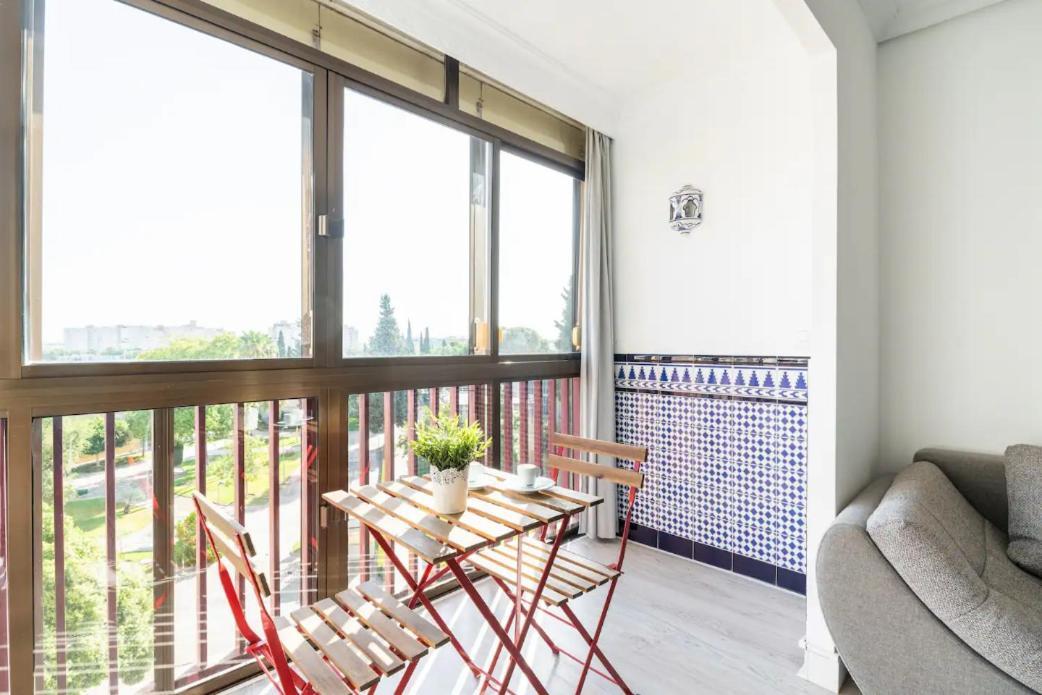 Apartamento Amplio Con 4 Habitaciones Y 2 Banos - Great Apartment With 4 Rooms - 2 Baths Sevilha Exterior foto