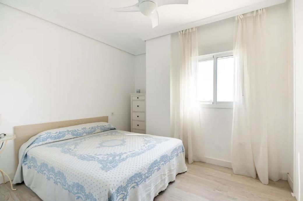 Apartamento Amplio Con 4 Habitaciones Y 2 Banos - Great Apartment With 4 Rooms - 2 Baths Sevilha Exterior foto