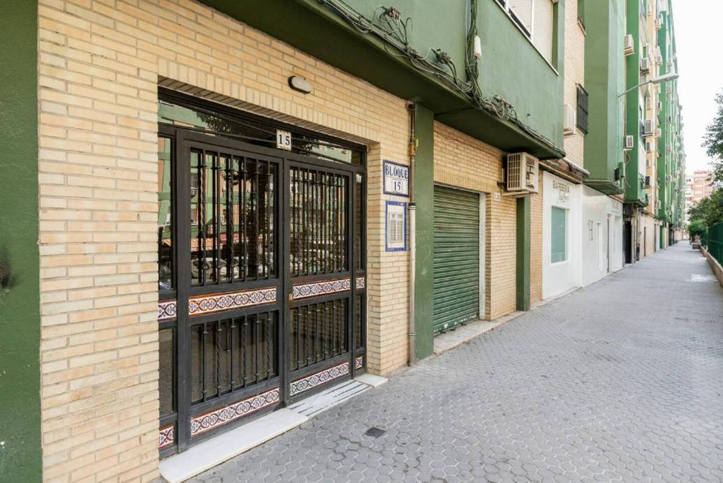 Apartamento Amplio Con 4 Habitaciones Y 2 Banos - Great Apartment With 4 Rooms - 2 Baths Sevilha Exterior foto