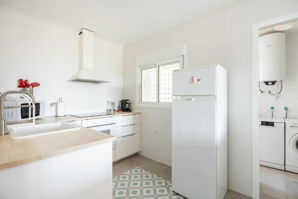 Apartamento Amplio Con 4 Habitaciones Y 2 Banos - Great Apartment With 4 Rooms - 2 Baths Sevilha Exterior foto