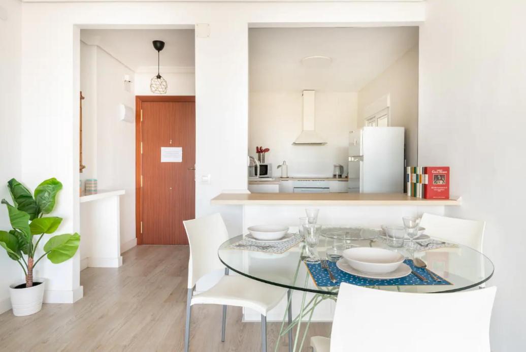 Apartamento Amplio Con 4 Habitaciones Y 2 Banos - Great Apartment With 4 Rooms - 2 Baths Sevilha Exterior foto