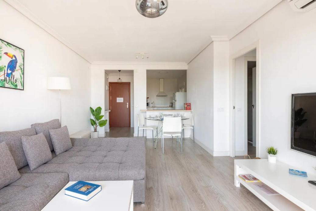 Apartamento Amplio Con 4 Habitaciones Y 2 Banos - Great Apartment With 4 Rooms - 2 Baths Sevilha Exterior foto