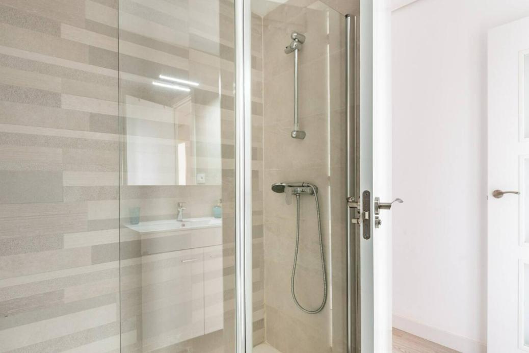 Apartamento Amplio Con 4 Habitaciones Y 2 Banos - Great Apartment With 4 Rooms - 2 Baths Sevilha Exterior foto