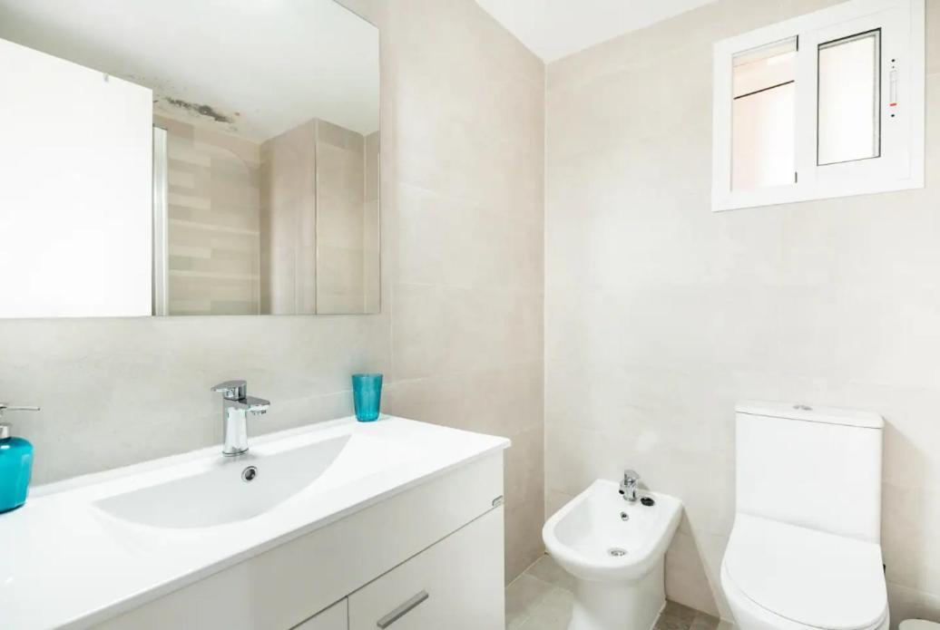 Apartamento Amplio Con 4 Habitaciones Y 2 Banos - Great Apartment With 4 Rooms - 2 Baths Sevilha Exterior foto