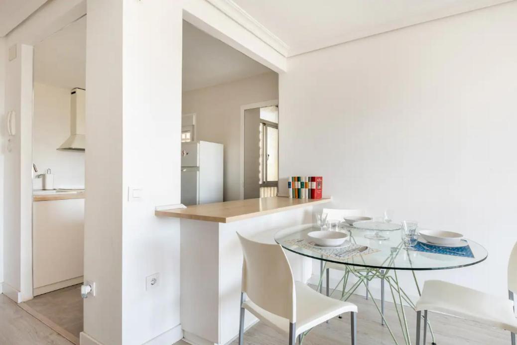 Apartamento Amplio Con 4 Habitaciones Y 2 Banos - Great Apartment With 4 Rooms - 2 Baths Sevilha Exterior foto
