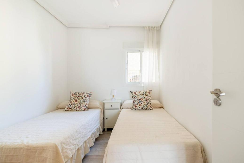 Apartamento Amplio Con 4 Habitaciones Y 2 Banos - Great Apartment With 4 Rooms - 2 Baths Sevilha Exterior foto